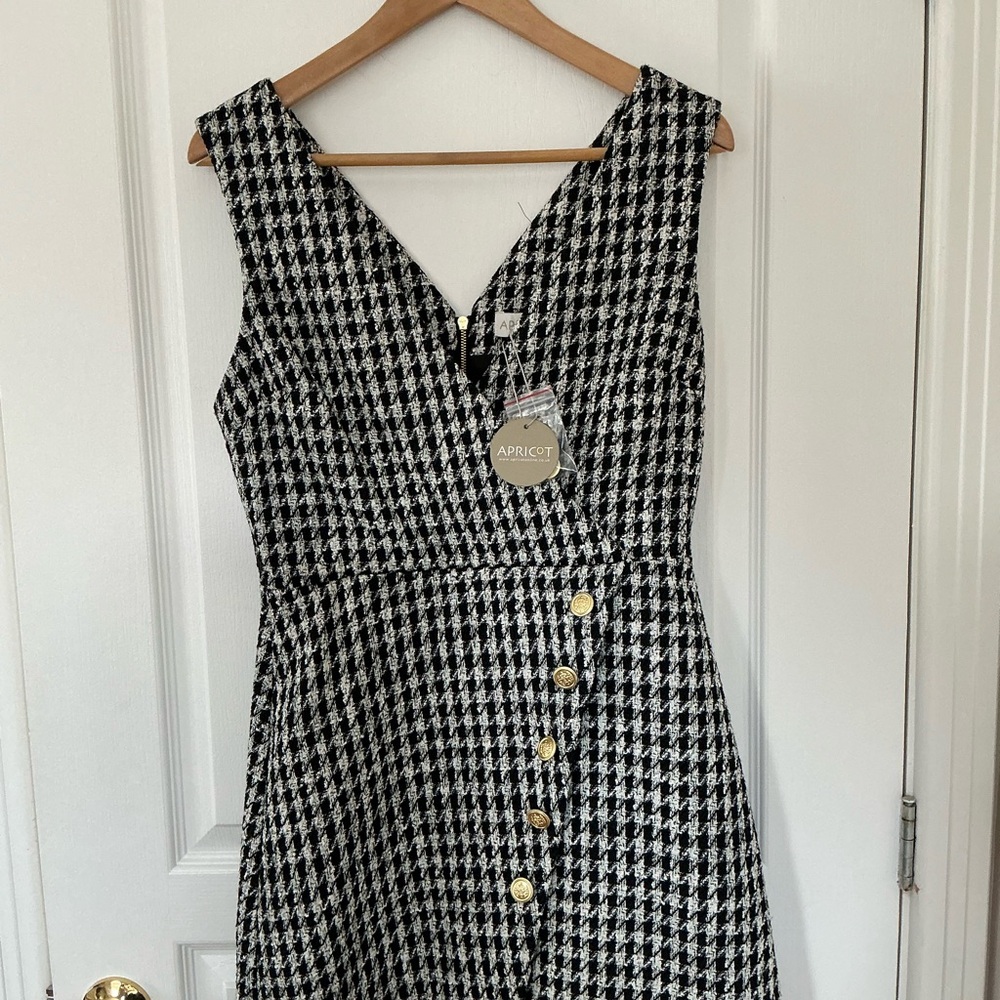 APRICOT Black & White Houndstooth V-Neck Midi Dress